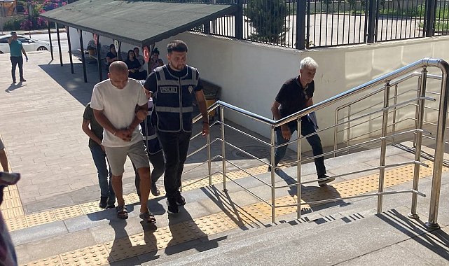 Evlerinden şasi numara baskı makinesi bile çıktı, 4 araç ele geçirildi