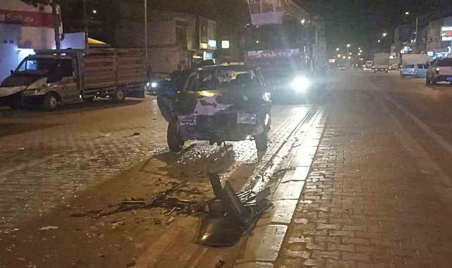 Fenalaşan babasını hastaneye götürürken kazaya yaptı: 3 yaralı