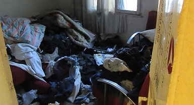 Gebze'de çöp ev belediye ekipleri tarafından temizlendi