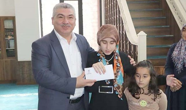 Görme engelli Rabia, 40 hadis ezberleyerek birinci oldu