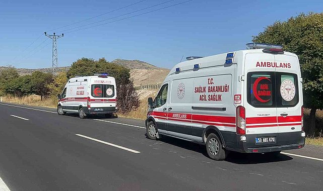 Hafif ticari refüje çarptı: 4 yaralı
