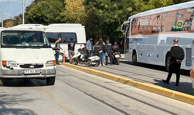 Hatalı dönüş yapan minibüse çarpan motosiklet sürücüsü yaralandı