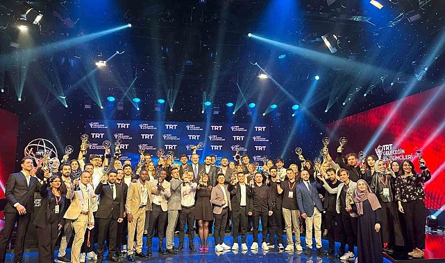İBF öğrencileri TRT Geleceğin İletişimcileri Yarışması'ndan ödüllerle döndü
