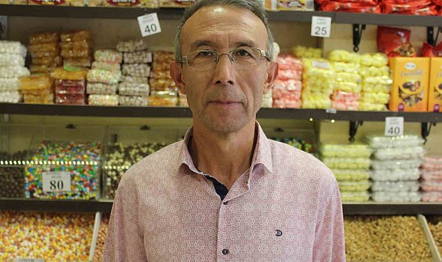 İşleri durgun olan kuruyemişçi esnafı piyasanın canlanmasını umut ediyor