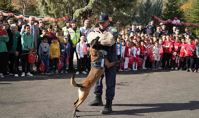 Jandarma, Cumhuriyet'in 100. yılında kapılarını öğrencilere açtı: Hem eğlendiler hem öğrendiler