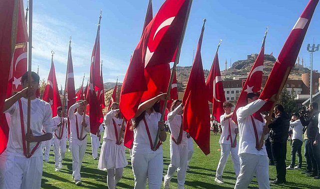 Jandarma köpeği Nefes becerileriyle izleyenlerden tam not aldı