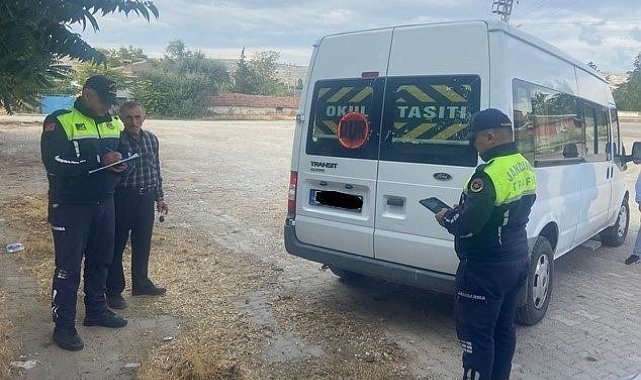 Jandarma okul servis araçlarını denetledi