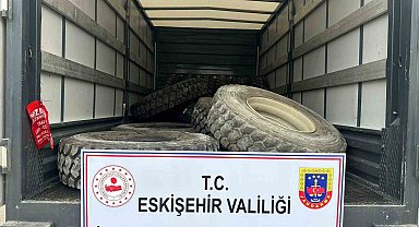 Kamyon lastiği hırsızı ile çalıntı mallarını satın alan şahıs jandarma tarafından yakalandı