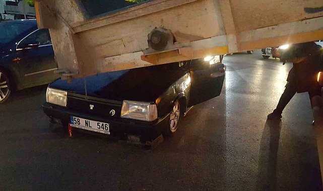 Kamyona arkadan çarpan otomobil sürücüsü ağır yaralandı