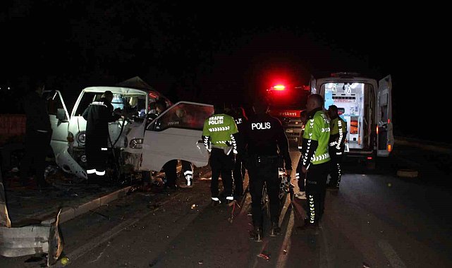 Karaman'da kaza sonrası kamyonette sıkışan sürücü için ekipler seferber oldu