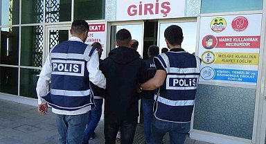 Karaman'da uyuşturucu ticareti yapmaktan 2 şüpheli tutuklandı