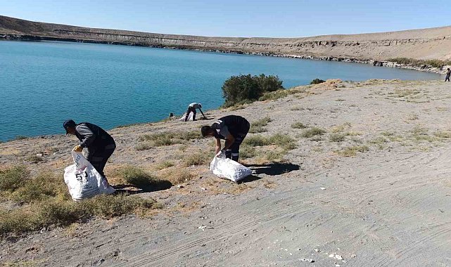 Karapınar Acıgöl çevresi çöplerden temizlendi