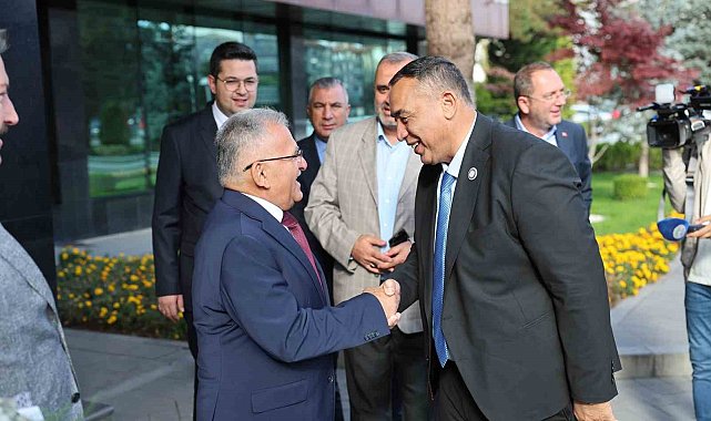 Kardeş şehir Misrata'nın belediye başkanı ve heyetinden Başkan Büyükkılıç'a ziyaret