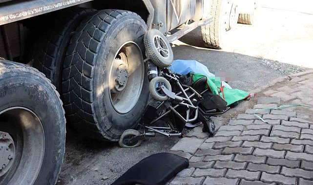 Kayseri'de yürek burkan kaza; Akülü aracıyla kamyonun altında kalan engelli genç yaşamını yitirdi