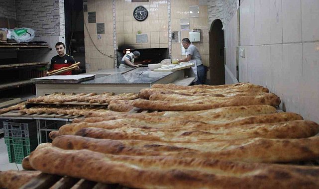 Kayserili fırıncı 'ulusal yas' nedeniyle ekmeği 5 TL'ye düşürdü