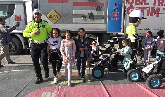 Kırıkkale'de öğrenci ve vatandaşlara trafik eğitimi verildi
