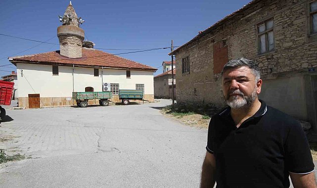 Konya'da 658 yıllık cami güdük minaresiyle dikkat çekiyor