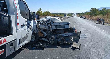 Konya'da araba yüklü kurtarıcı otomobile arkadan çarptı: 1 ölü, 1 yaralı
