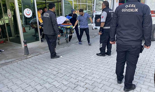 Konya'da minibüs bariyere çarptı: 2 yaralı