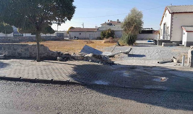 Konya'da otomobil motosiklete çarptı: 1 ölü, 2 yaralı
