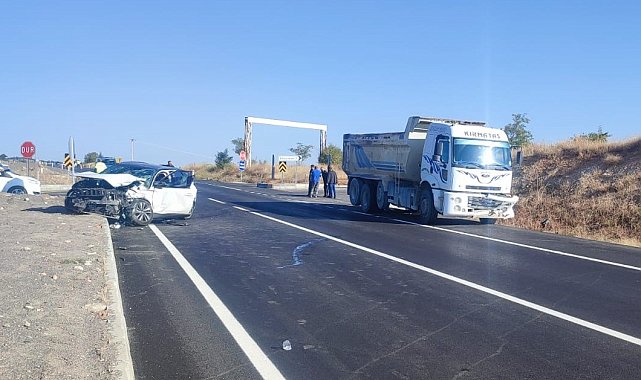 Konya'da otomobille kamyon çarpıştı: 4 yaralı