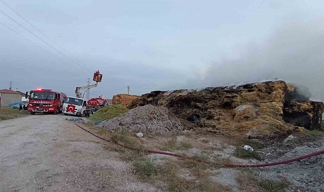Kopan elektrik teli 20 bin saman balyasını yaktı