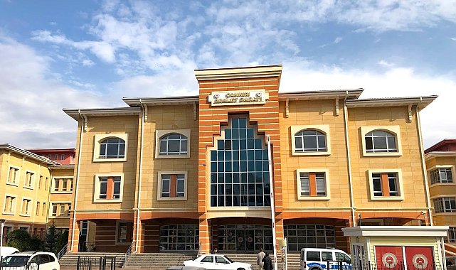 Kuyumcudan bilezik çalıp, ilçeden kaçan hırsızlık zanlısı yolda yakalandı