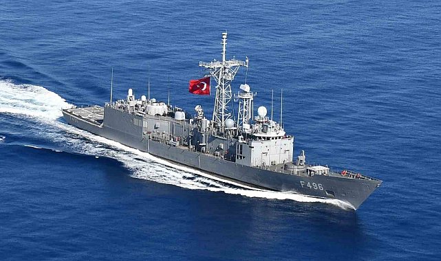 Libya açıklarında helikopter ile iniş kalkış eğitimi