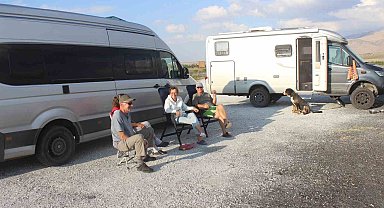 Meke Gölü sonbaharda da yabancı turistlerin ilgi odağı oldu