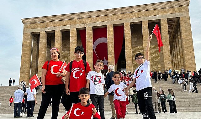 Mersin Mezitli'den ilkokul öğrencileri Cumhuriyet'in 100. yılında Anıtkabir'de