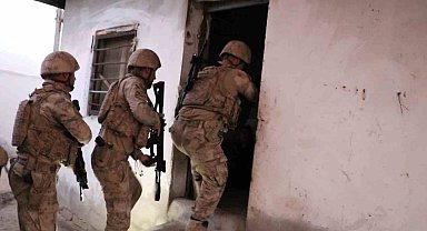 Mersin'de 'Kahramanlar' operasyonunda gözaltına alınan 4 örgüt üyesi tutukladı