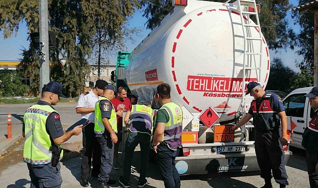 Mersin'de ağır tonajlı araçlar denetlendi