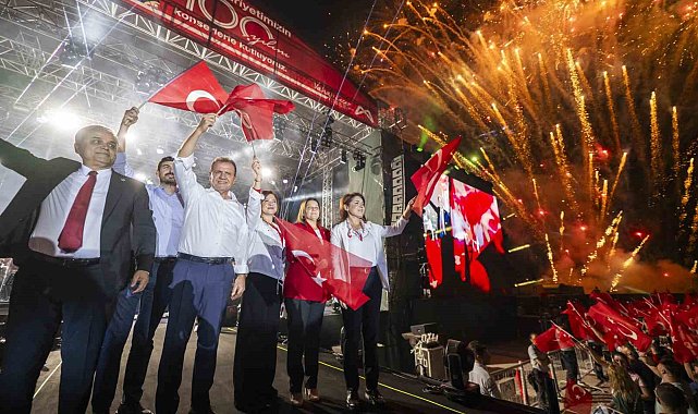 Mersin'de Cumhuriyetin 100. yıl coşkusu yaşandı