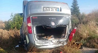 Metrelerce sürüklenen araç şarampole devrildi: 3 yaralı
