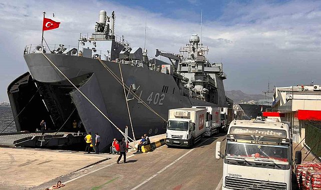 MSB: "TCG Bayraktar amfibi gemimiz insani yardım malzemelerini Libya'ya ulaştırdı"