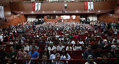 Mustafa Varank: "Üniversitelerde fikir tartışmaları ile değil, kılık, kıyafetle uğraşan dönemleri yaşadık"