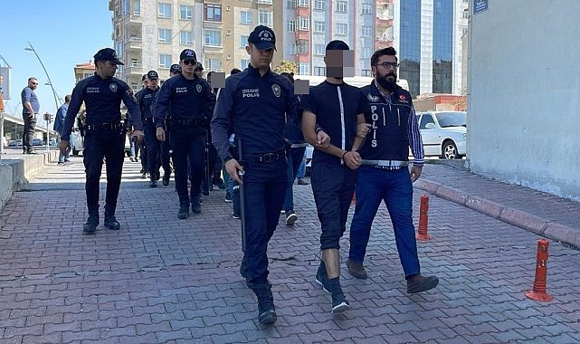 Narkotik Operasyonu'nda 15 Kişi Adliyede