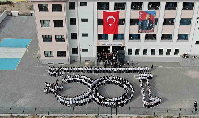 Nevşehir'de öğrencilerden 100. yıl koreografisi