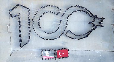 Nevşehir'de öğrencilerden '100. Yıl' koreografisi