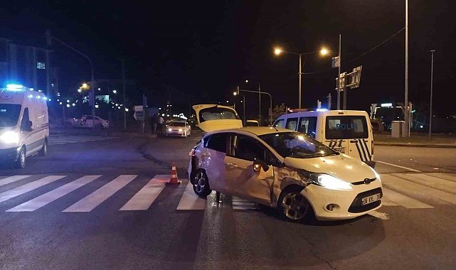 Niğde'de otomobiller çarpıştı: 3 yaralı