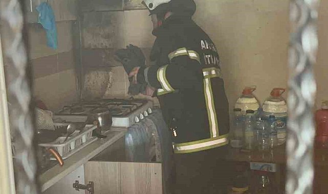 Ocakta unutulan yemek yangına neden oldu