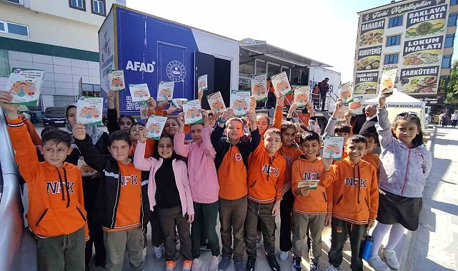 Öğrenciler depremi yaşayarak öğrendi