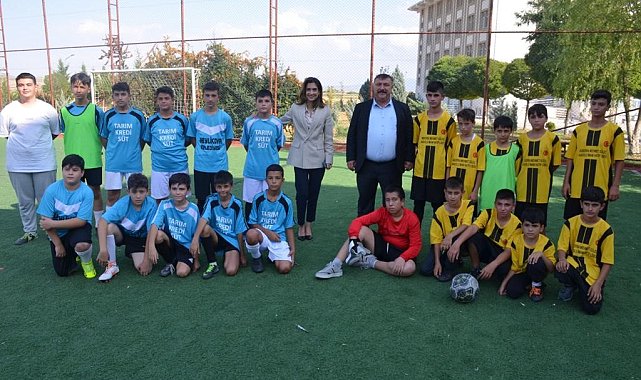 Ortaokullar arası 'Cumhuriyetimizin 100'üncü Yılı Futbol Turnuvası' heyecanı başladı