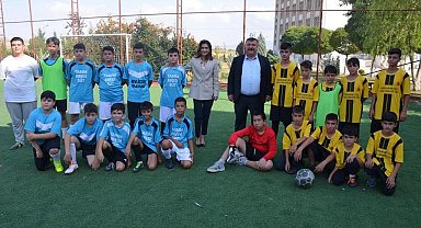 Ortaokullar arası 'Cumhuriyetimizin 100'üncü Yılı Futbol Turnuvası' heyecanı başladı