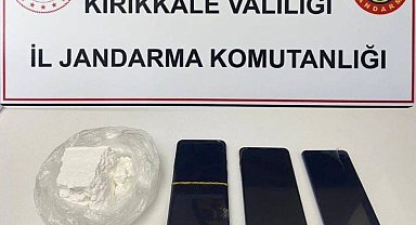 Otobüste seyahat ederken üzerindeki uyuşturucuyla jandarmaya yakalandı