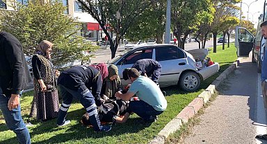 Otomobil aydınlatma direğine çarptı: 1 yaralı
