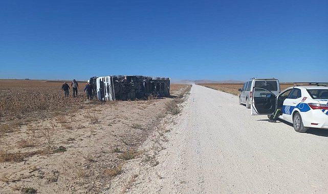 Pancar yüklü kamyon devrildi: 1 yaralı