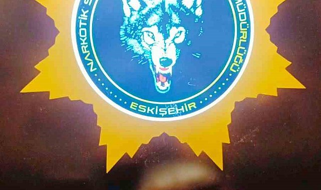 Polis ekipleri bir şüphelinin aracında uyuşturucu madde ele geçirdi