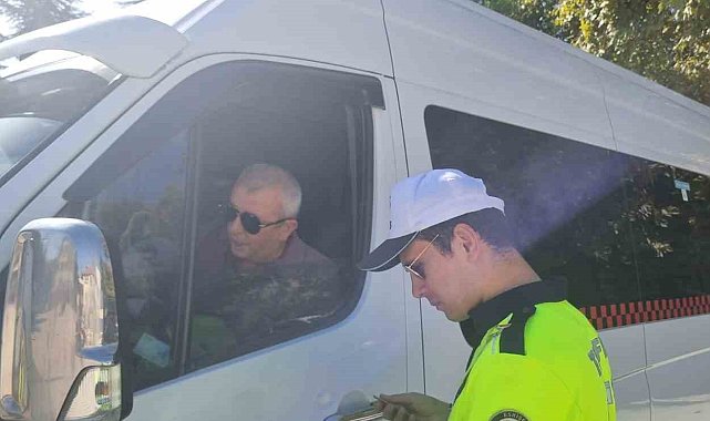 Polis ekipleri okul servislerini denetledi