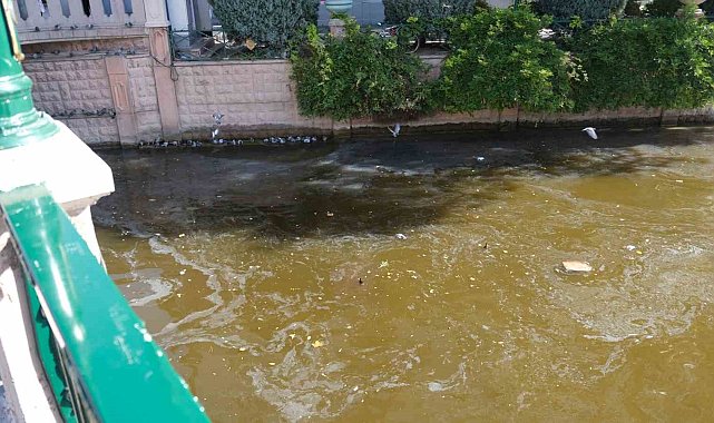 Porsuk Çayı'ndaki pislikler vatandaşın tepkisine neden oldu